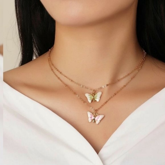 2pcs Butterfly charm necklaces - Picture 1 of 3